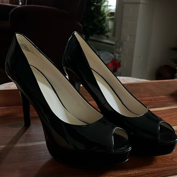 NIB • NINE WEST PLATFORM PEEP TOE SHOES - Picture 2 of 11
